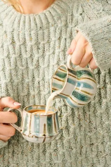 Krus m/hank Kalmar brede støvblå striber