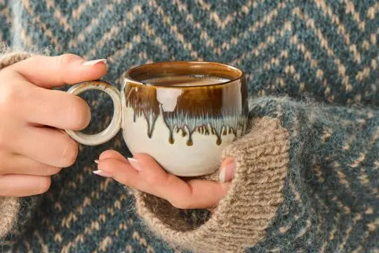 Krus m/hank Vallvik jordnære toner m/blå løbeglasur